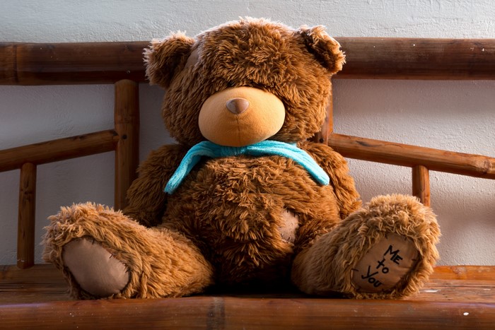 4K, sitting, wooden surface, teddy bears, toys, doll, stuffed animal