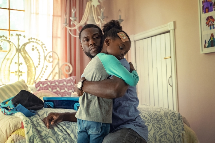 Kevin Hart hugs his daughter