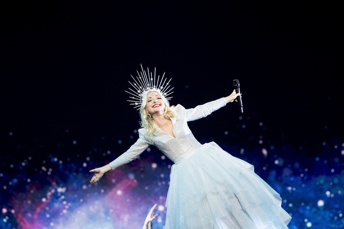 Kate Miller-Heidke performing Zero Gravity at Eurovision