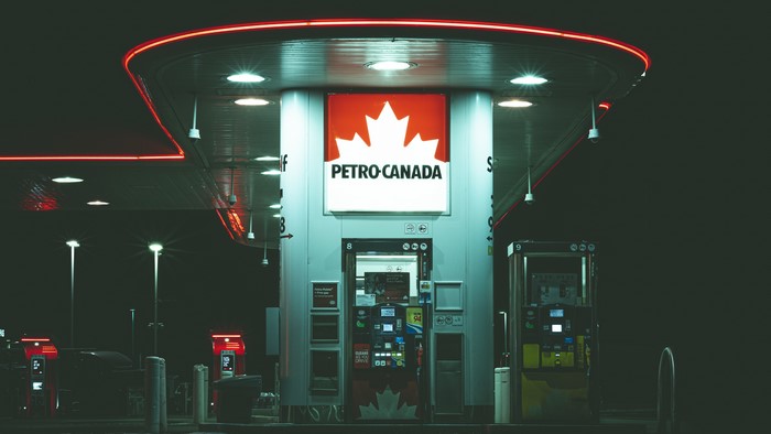 4K, Petro-Canada, lights, night, Gas station, neon, Canada, Suncor Energy