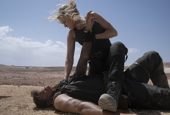 Mortal Kombat Sonya Blade in Desert Fight