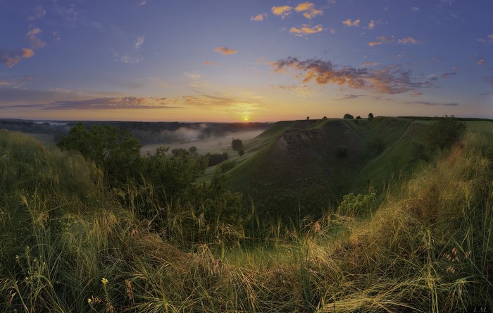 Ivan Maljarenko, hills, trees, photography, clouds, Sun, sunset, warm light, landscape, grass, nature, sky, mist