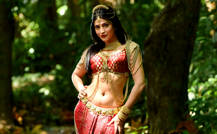 Shruti Haasan in traditional Indian attire