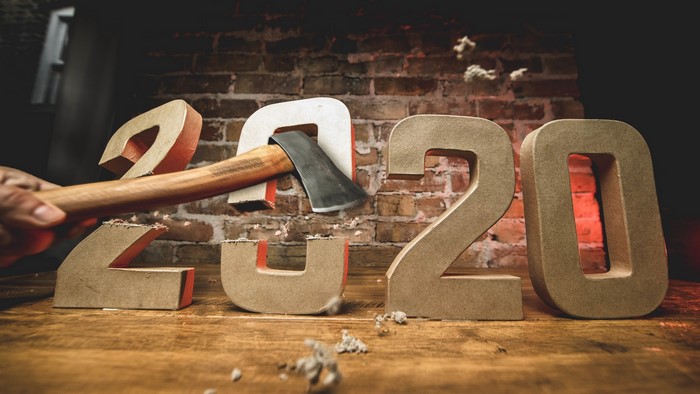 An axe striking the number 2020
