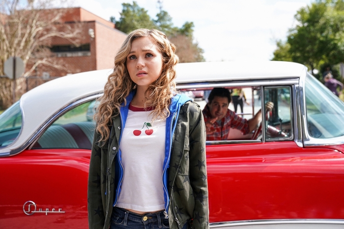 Stargirl and Pat Dugan in a red car