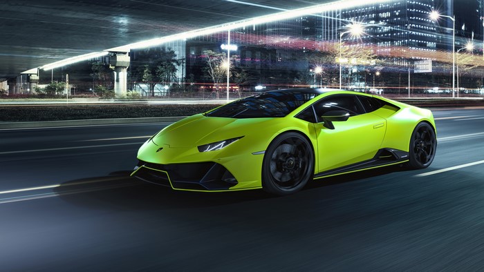 Lamborghini Huracan EVO RWD at Night in City