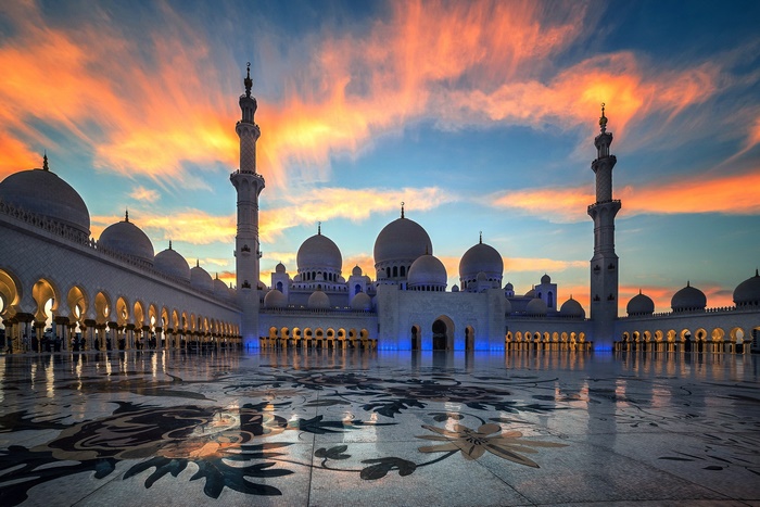 Sheikh Zayed Grand Mosque Abu Dhabi at Sunset