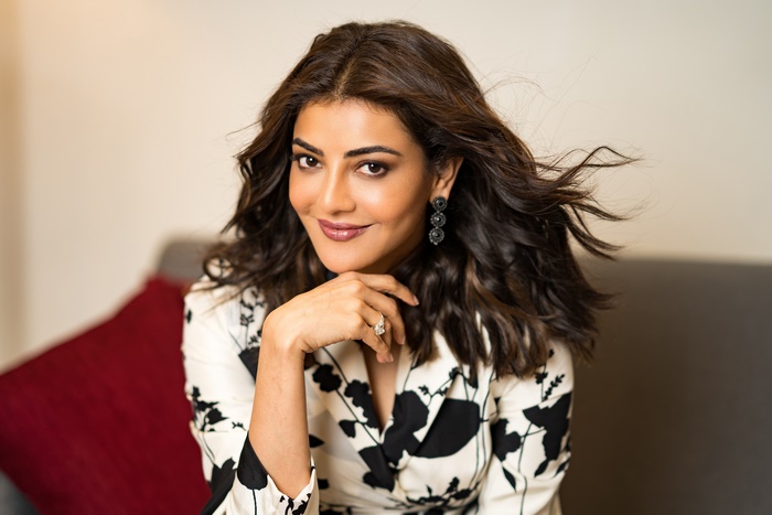 Kajal Aggarwal posing with her hand on her chin