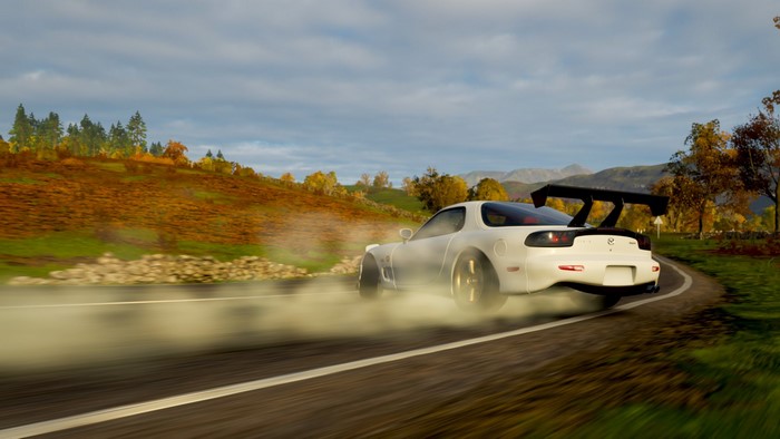 White Mazda RX-7 FD drifting in Forza Horizon 4