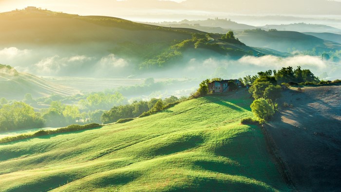4K Tuscan Hills Landscape with Fog