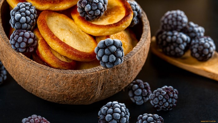 Pancakes and blackberries in a coconut bowl