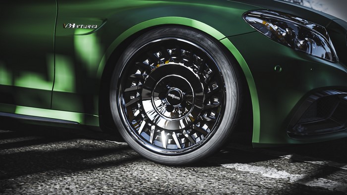 Green Mercedes-Benz C63 AMG with Rotiform Wheels in Forza Horizon 4