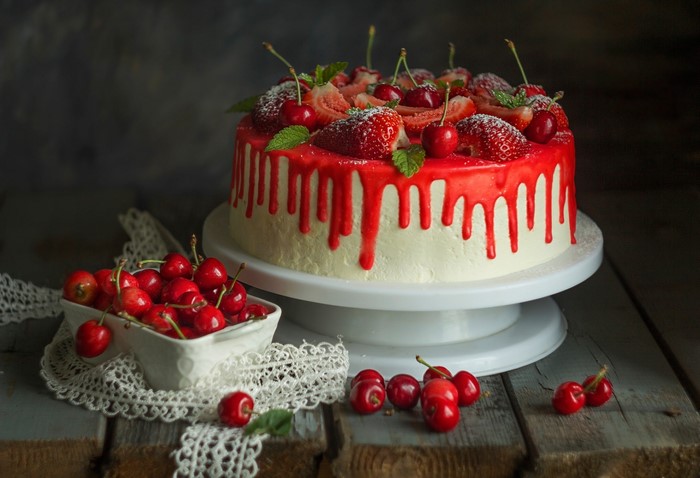 Drip cake with strawberries and cherries