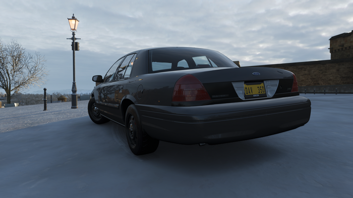 4K Forza Horizon 4 Black Ford Crown Victoria