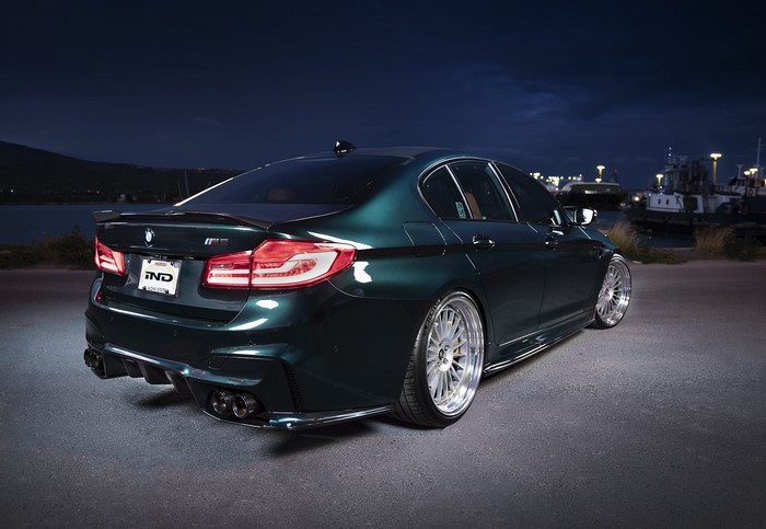 BMW M5 by iND Distribution at night