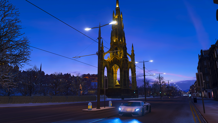 Forza Horizon 4: Sports car near Scott Monument at night