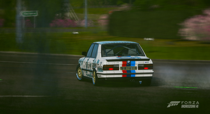 BMW M3 E30 drifting in Forza Horizon 4