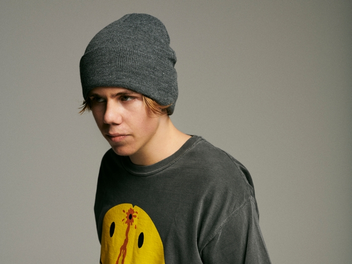 The Kid LAROI wearing a beanie and t-shirt