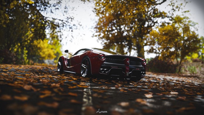 Ferrari LaFerrari in Forza Horizon 4 with fallen leaves