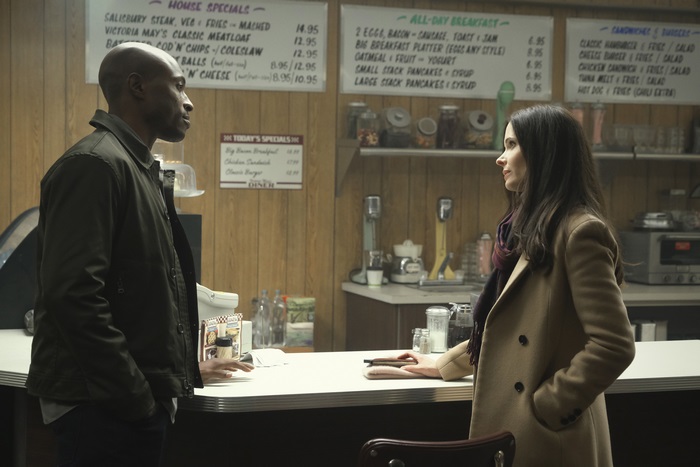 John Henry Irons and Lois Lane in a diner