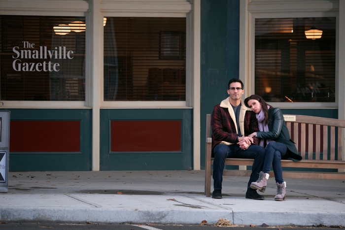 Superman and Lois Lane sitting on a bench