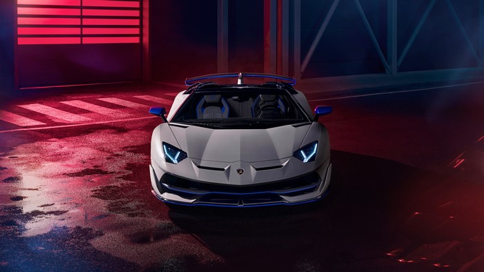 4K Lamborghini Aventador SVJ Roadster in low light