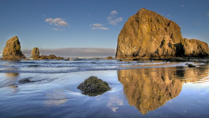 Haystack Rock, Oregon Coast, USA