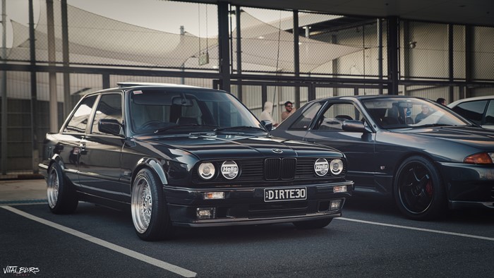 4K Black BMW M3 E30 and Nissan Skyline GT-R R32