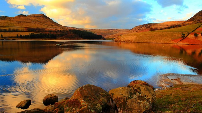 Dovestone Reservoir landscape with hills and water reflections