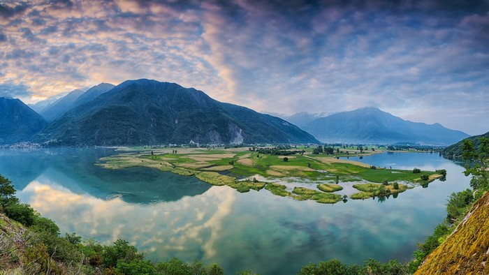 Panoramic view of a lake and mountains in Italy