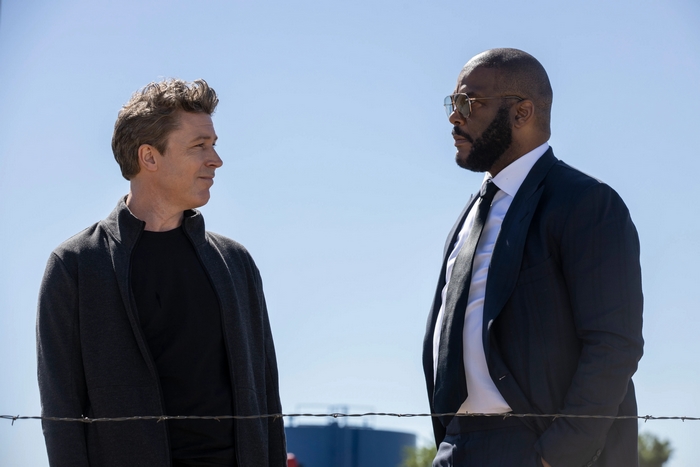 Tyler Perry and Aidan Gillen in Those Who Wish Me Dead
