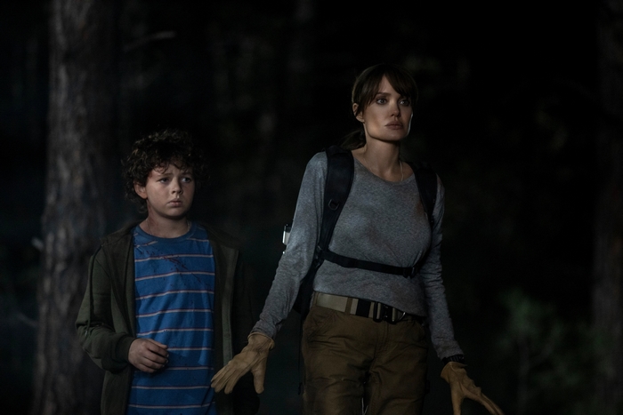 Angelina Jolie and Finn Little in Those Who Wish Me Dead