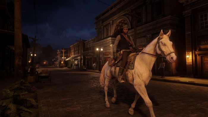 Arthur Morgan on a horse in Saint Denis at night