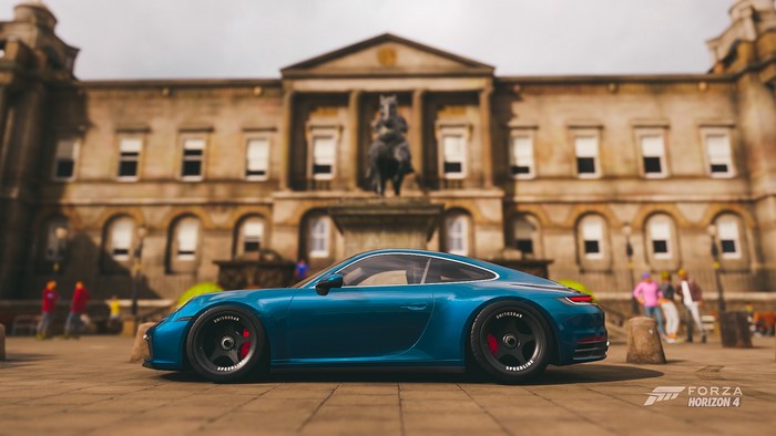 Blue Porsche 911 in Forza Horizon 4