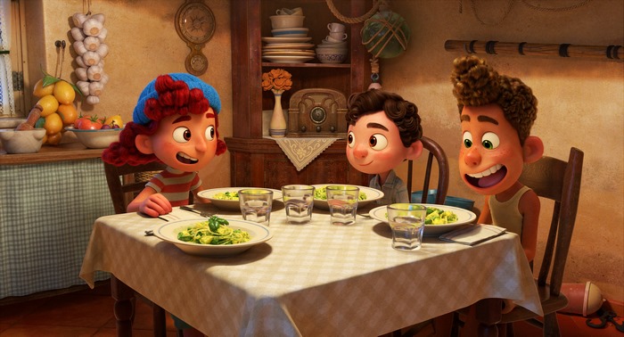 Luca, Giulia, and Alberto eating pasta