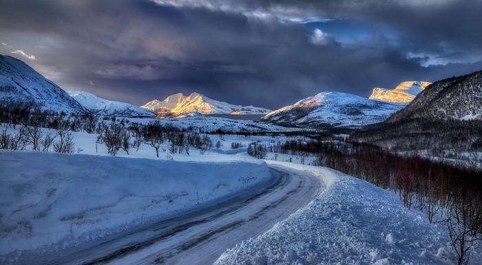 Snowy mountain road in Norway during winter