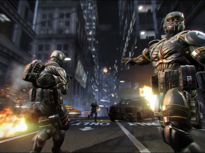 Soldiers in Crysis 2 during a street battle