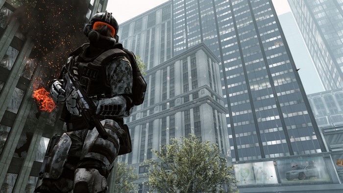 Soldier with assault rifle in destroyed city from Crysis 2