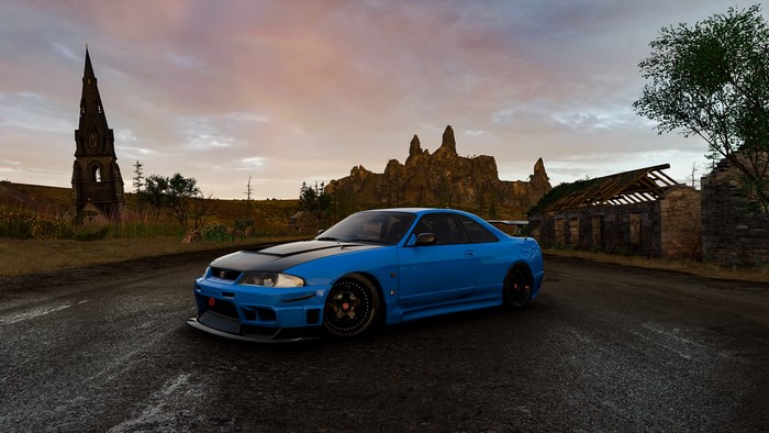 Blue Nissan GT-R R33 on a road in Forza Horizon 4