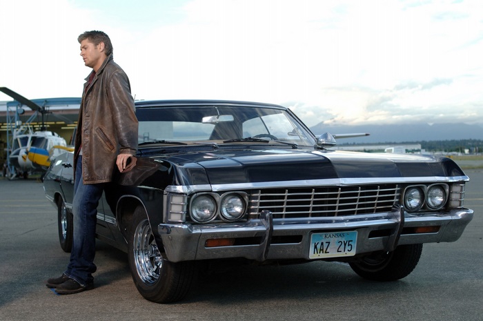 Dean Winchester leaning on his Chevrolet Impala