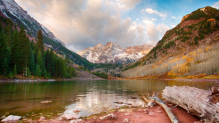 Maroon Bells lake reflection with mountains and trees