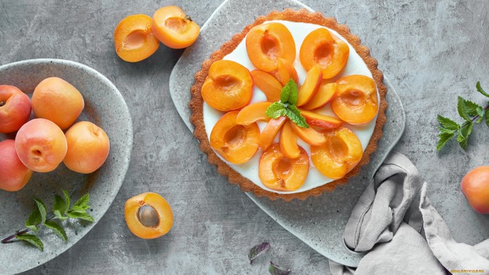 Apricot Tart with Fresh Apricots and Mint