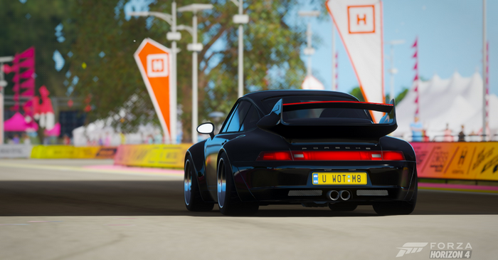 Black Porsche 911 400R by Gunther Werks in Forza Horizon 4
