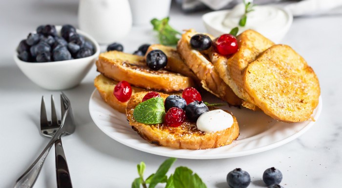 French toast with berries and cream