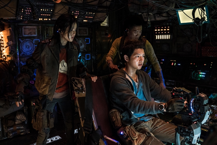 Kim Tae-ri, Song Joong-ki, and Jin Seon-kyu in Space Sweepers