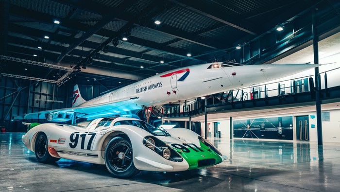 4K Porsche 917 and Concorde Airplane