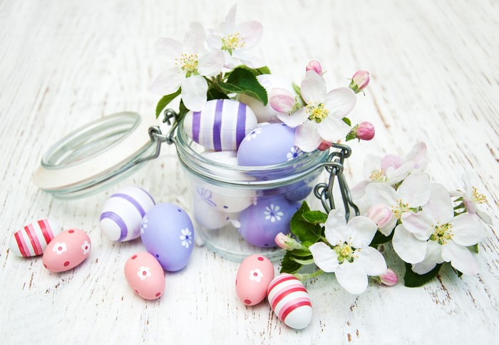 Easter eggs and apple blossoms in a jar