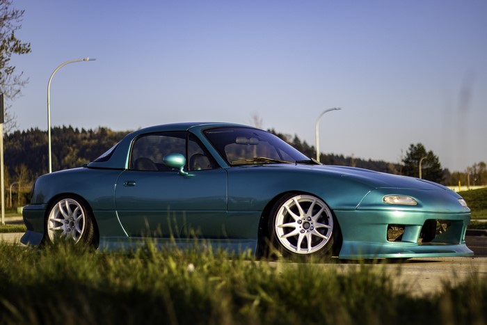 Mazda MX-5 with pop-up headlights