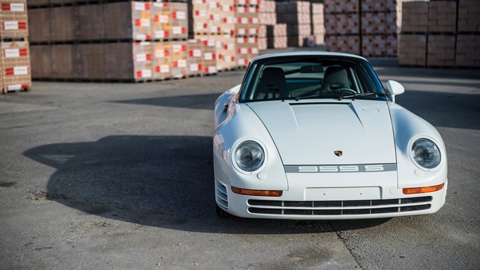 White Porsche 959 Sports Car