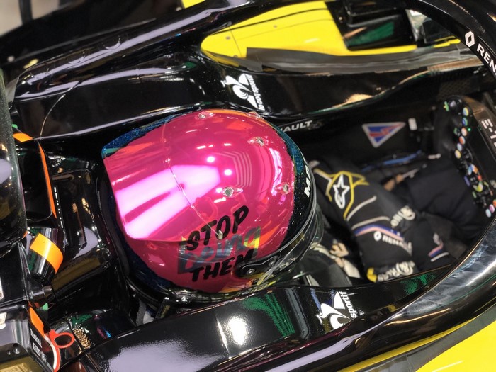 Daniel Ricciardo in a Renault F1 car